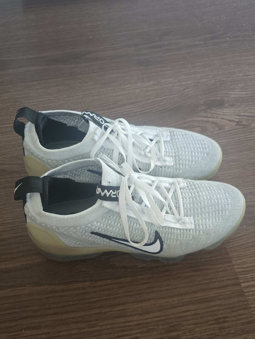 Nike White‎ and Black Flyknit Vapor sneakers 5.5 Y